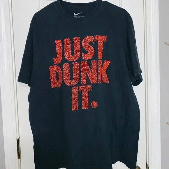 Nike T-Shirt - Picture 1 of 4